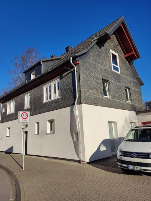 Kinderklinik, 600M Zum Bahnhof 2B سيغن المظهر الخارجي الصورة